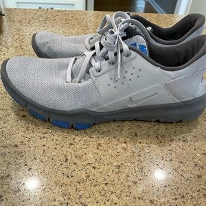 Men’s Nike tennis shoes